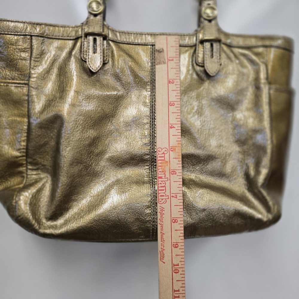 Coach F15253 Shoulder Handbag Color Gold In Patent Genuine Leather Gold Hardware - Picture 11 of 16